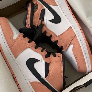 Air Jordan 1 Mid GS 'Pink Quartz